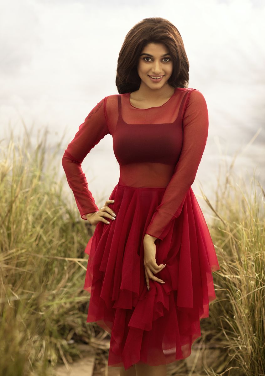 Oviya Photoshoot HD images