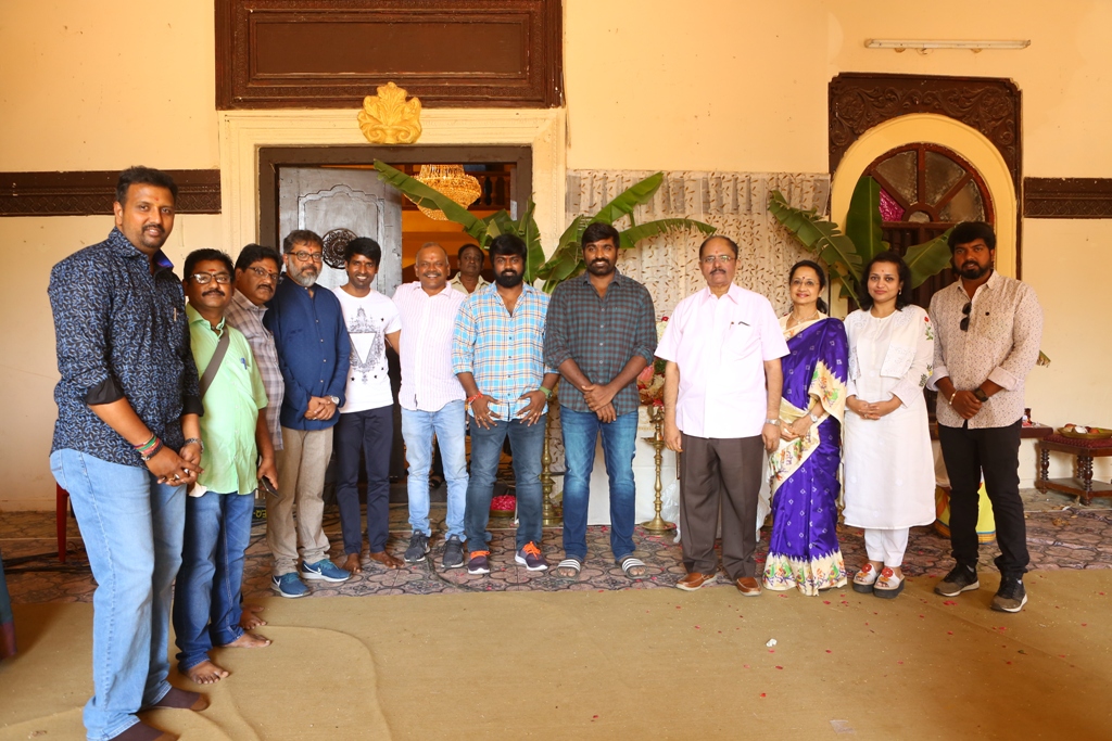 விஜய் சேதுபதி” நடிக்கும்  புதிய படத்தின் படப்பிடிப்பு பூஜையுடன் துவங்கியது!