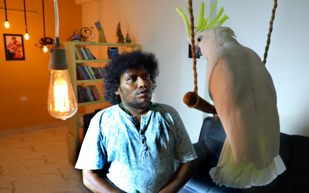 ‘காக்டெய்ல்’   படத்தில் நாய்க்கு முடிவெட்டும் யோகி பாபு!