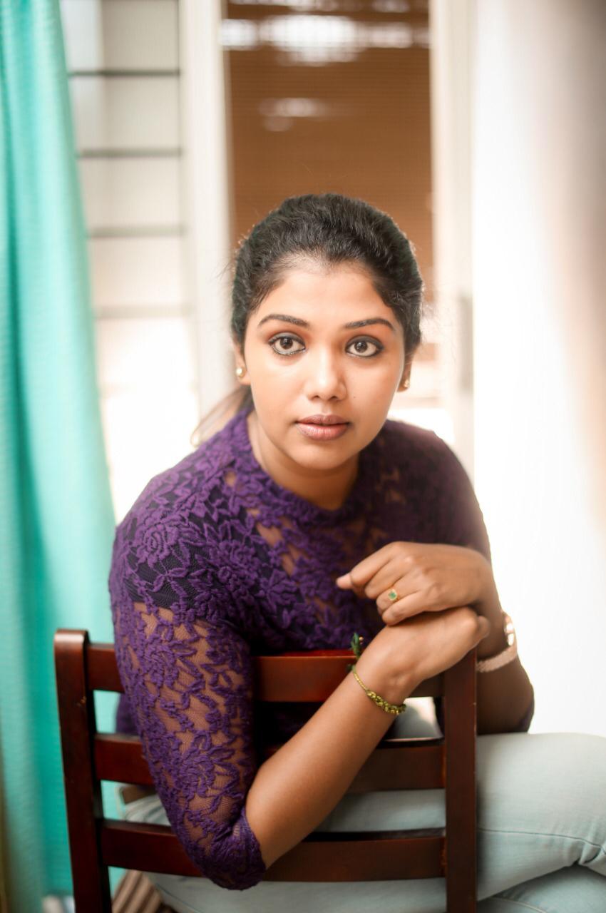 Actress Riythvika latest stills
