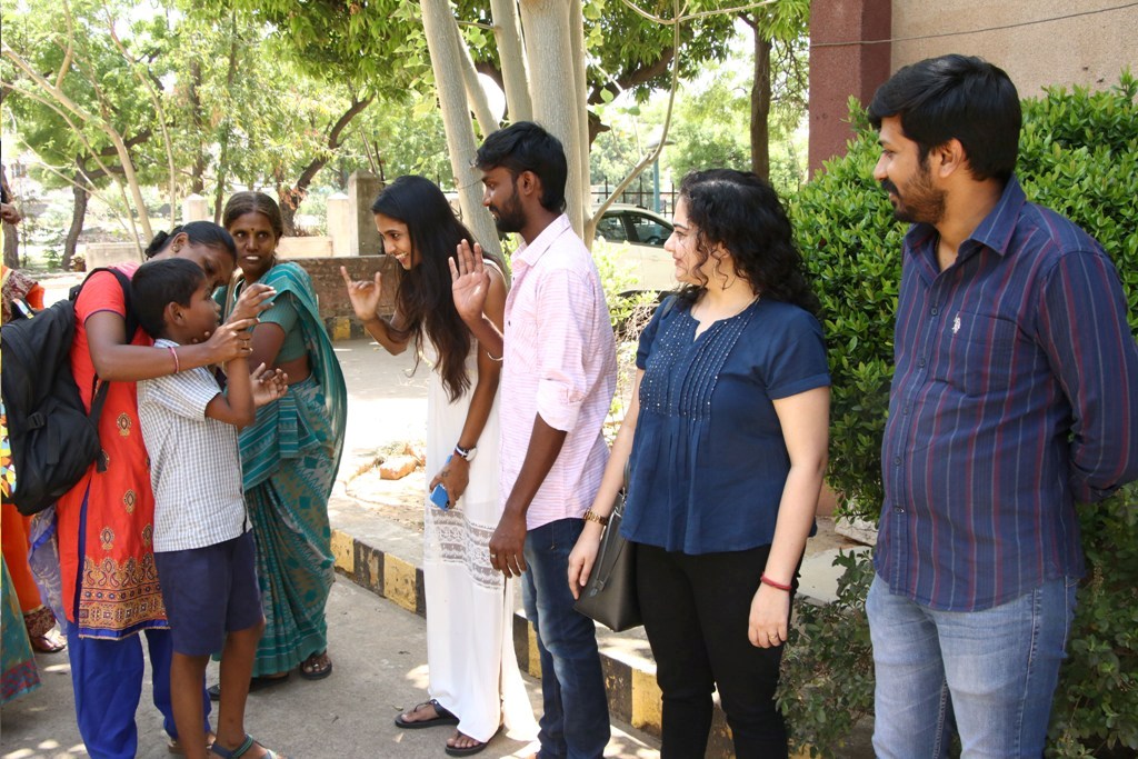 ஆட்டிச குழந்தைகளை ஆனந்தப்படுத்திய தும்பா குழுவினர்!