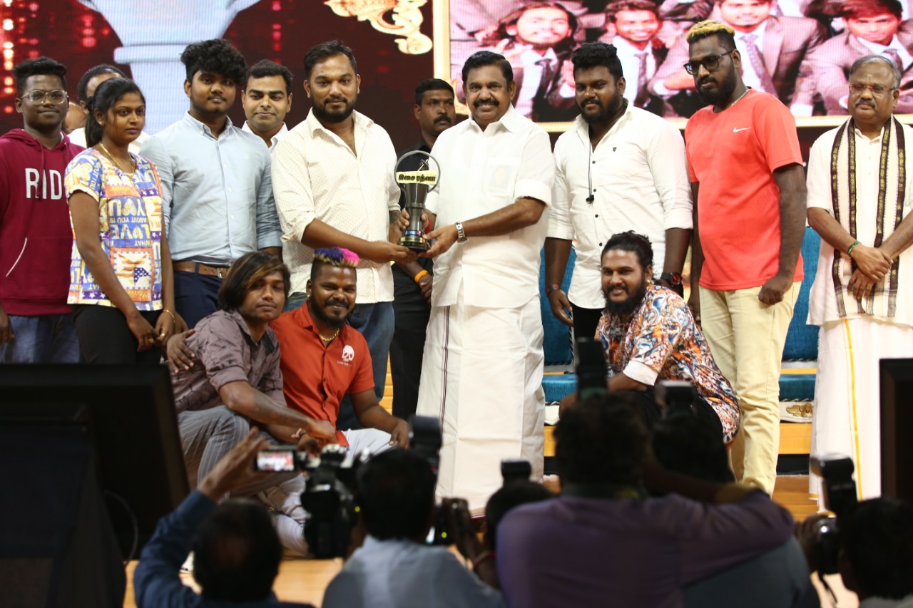 விருதுகளைக் குவிக்கும் பா.இரஞ்சித்தின் இசைக்குழு!!