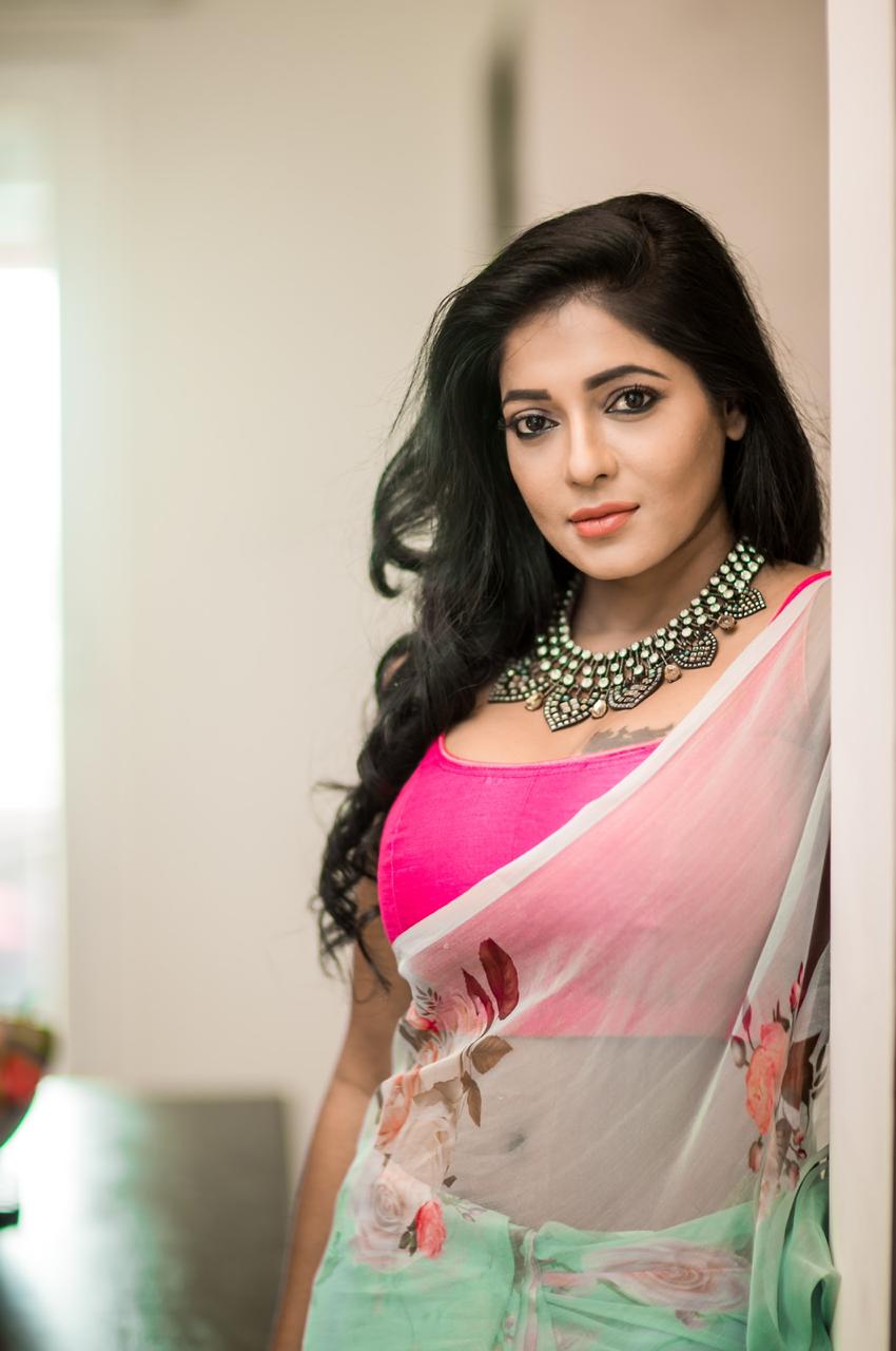 ‘BigBoss Fame’ Reshmapasupeleti Images!