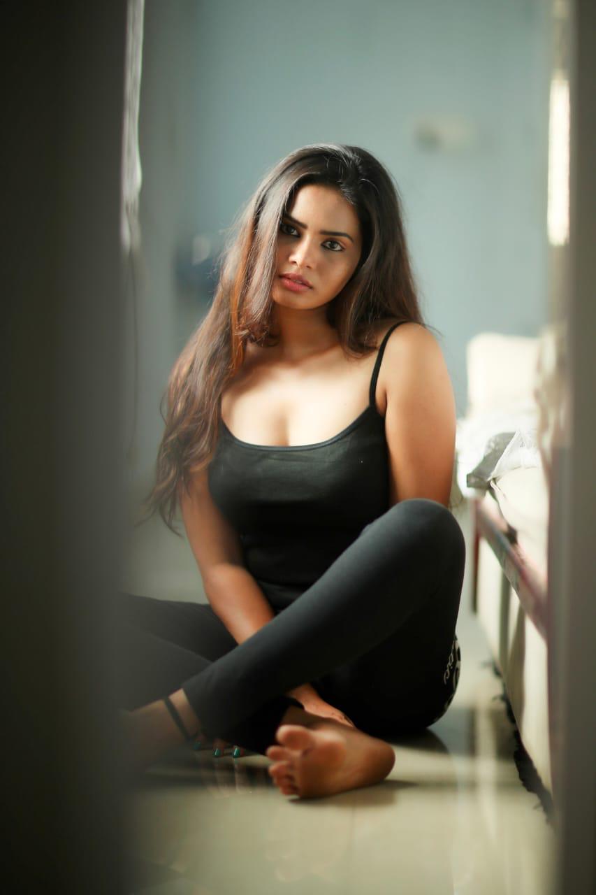 Actor SanRiyah in ‘Pollatha ulagil bayangara game’!