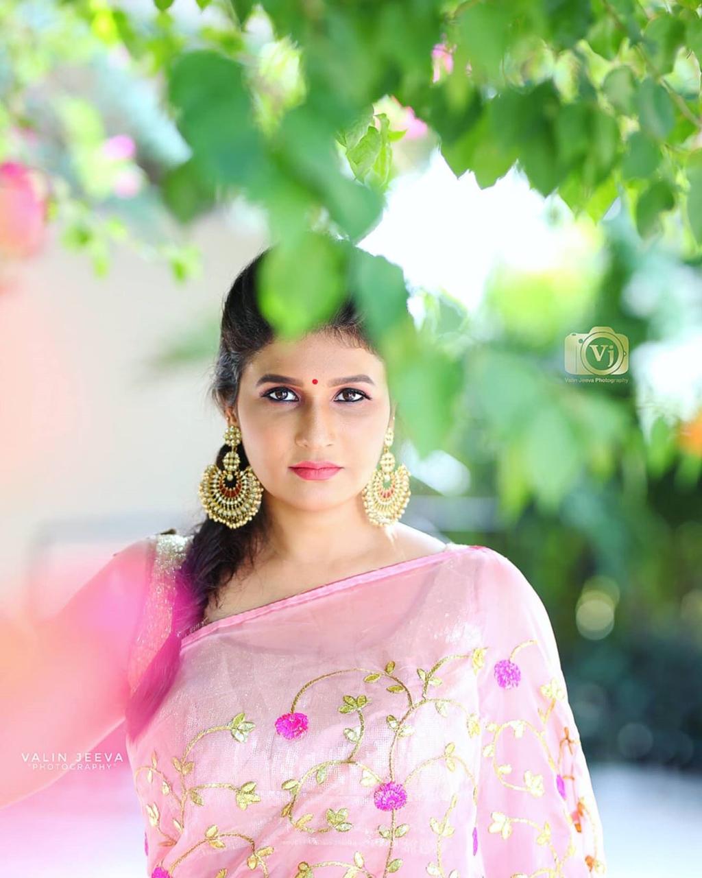 Actor Anjena Kirti Images!