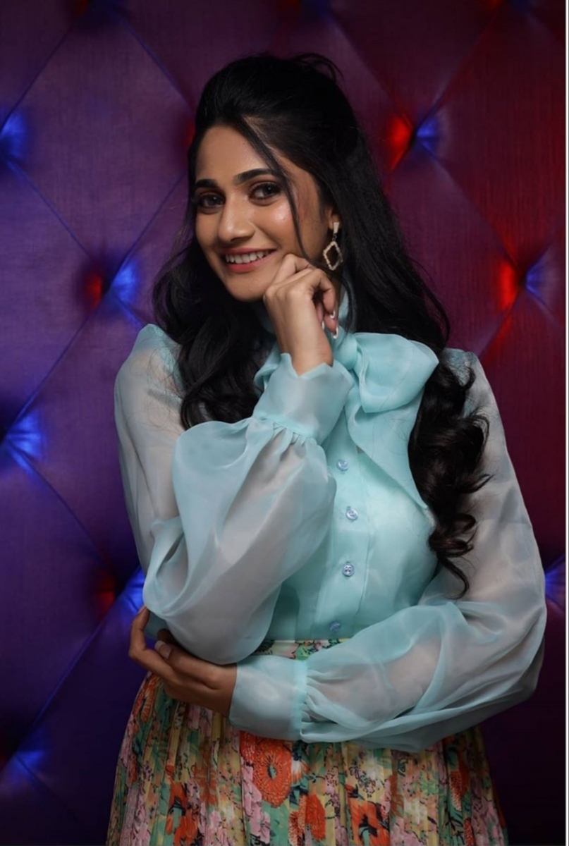 Actor Losliya  Latest Images!