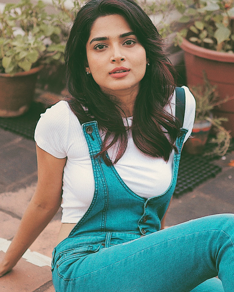 Actor Anagha Images!