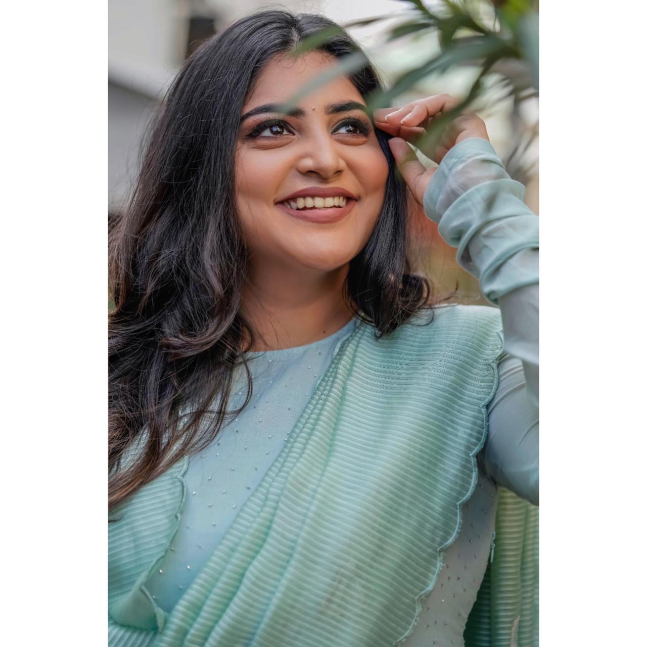 Actor Manjima Mohan Images!