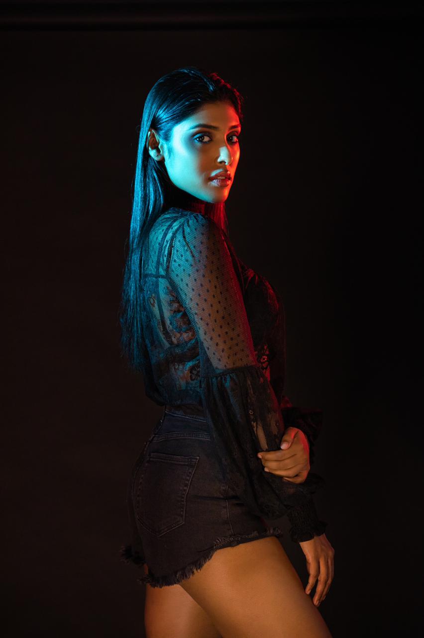 Actor Gayathri Reddy Images!