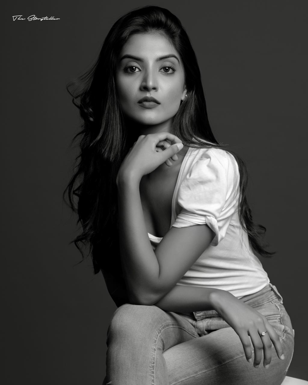 Actor Nivedhithaa Sathish Images!