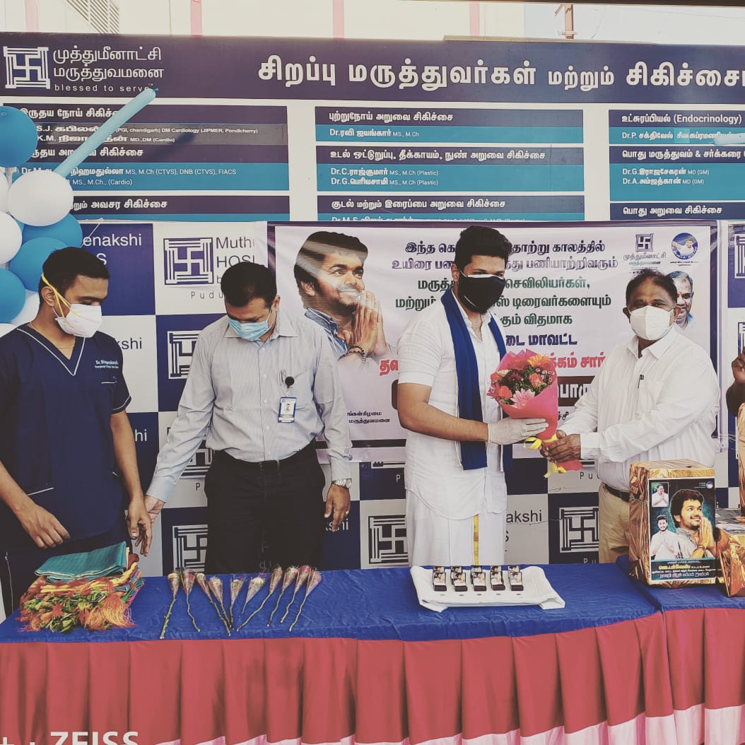 முன்களப் பணியாளர்களைப் கெளரவித்த விஜய் மக்கள் இயக்கம்!