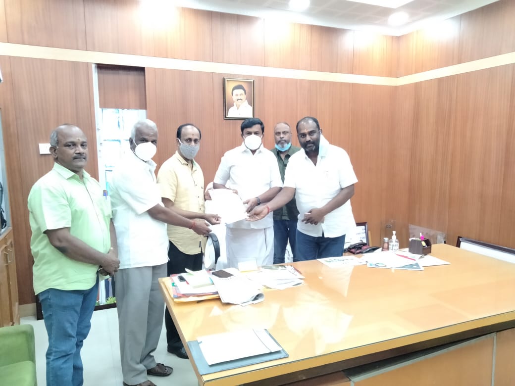 தமிழ் திரைப்பட தயாரிப்பாளர்கள் சங்கத்தினர் கோரிக்கை மனு!