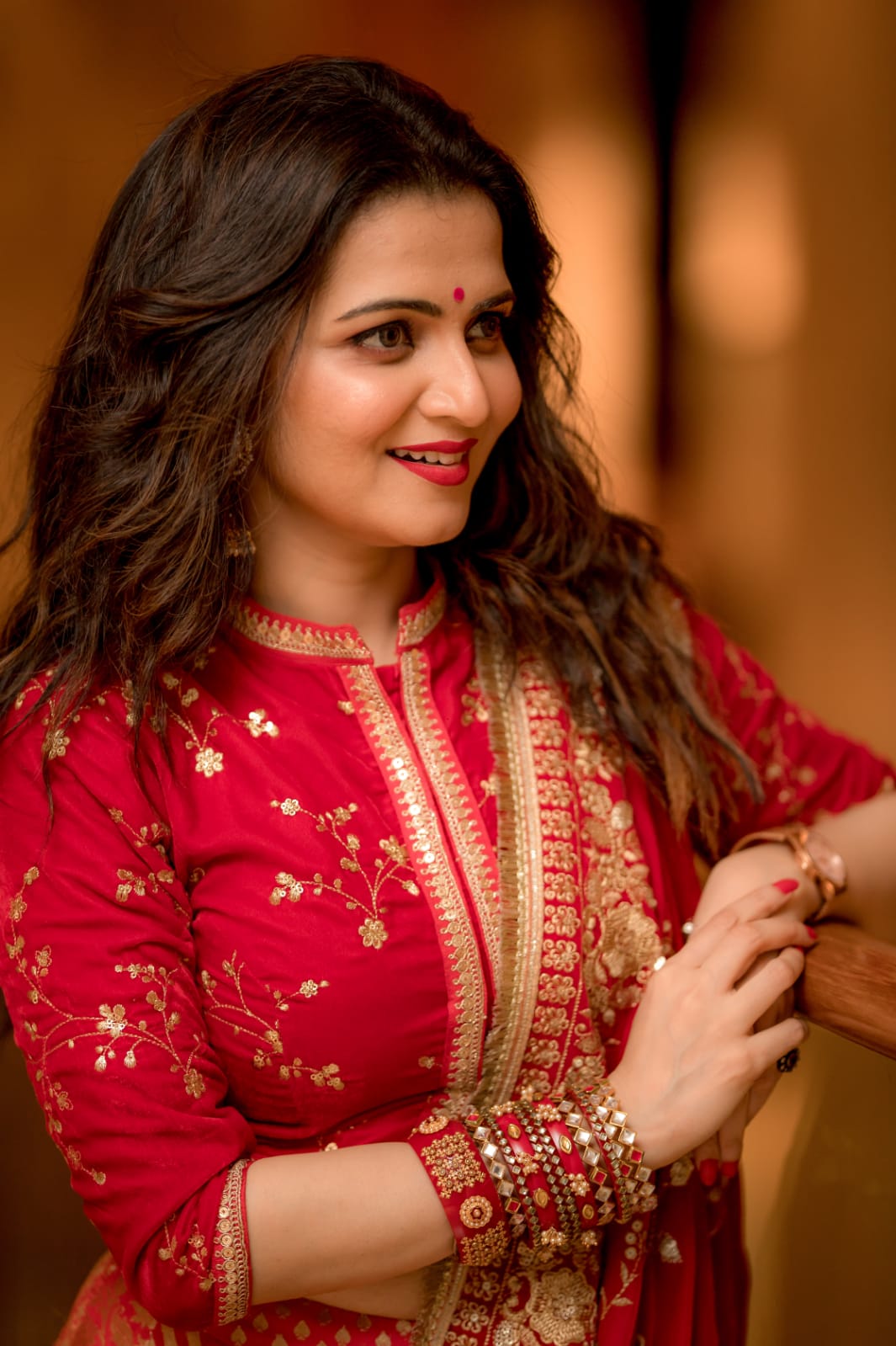 Actor Dhivya Dharshini Images!