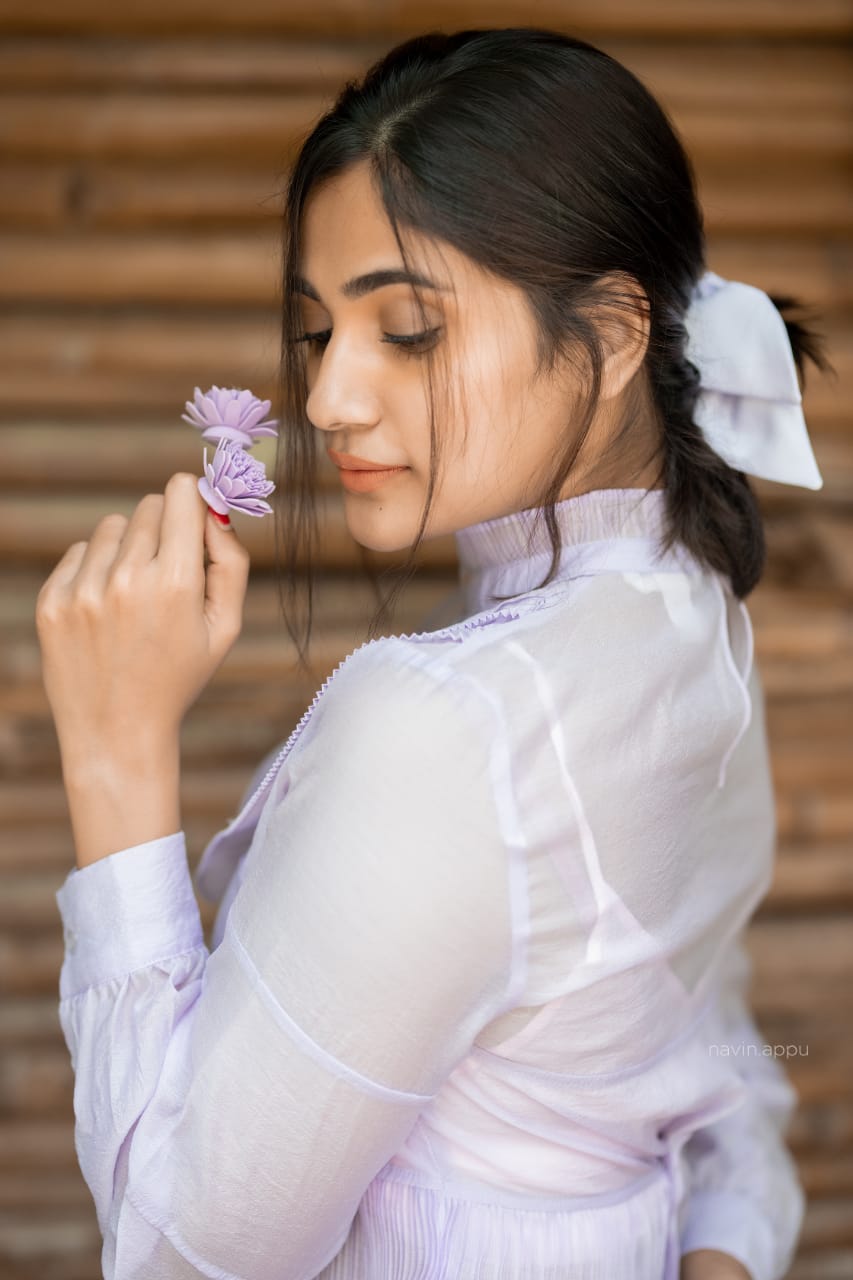 Actor Losliya Images!