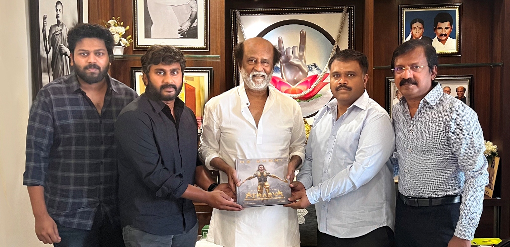 எம்.எஸ்.தோனி நடித்த  புதிய யுக கிராஃபிக் நாவலான ‘அதர்வா – தி ஆரிஜின்’ அறிமுக பிரதியை வெளியிட்ட  ரஜினிகாந்த்!