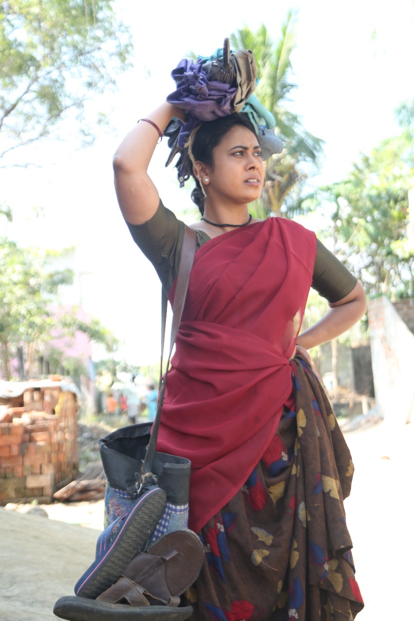 பாரதியார் பாடலை  கதையின் மையக் கருத்தாகக் கொண்டு உருவாகும் “சூரியனும் சூரியகாந்தியும்”!