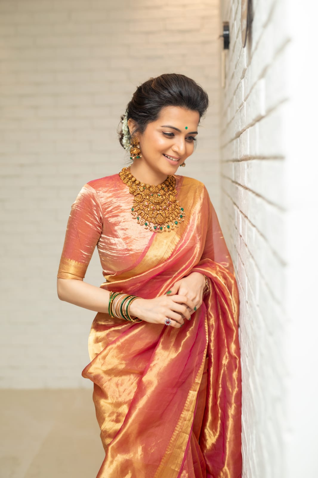 Dhivya Dharshini Images