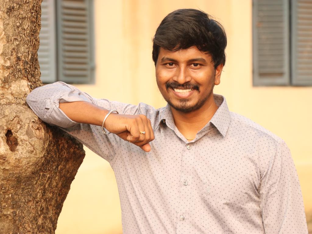 வளர்ந்து வரும் பாடலாசிரியர் தரன்!