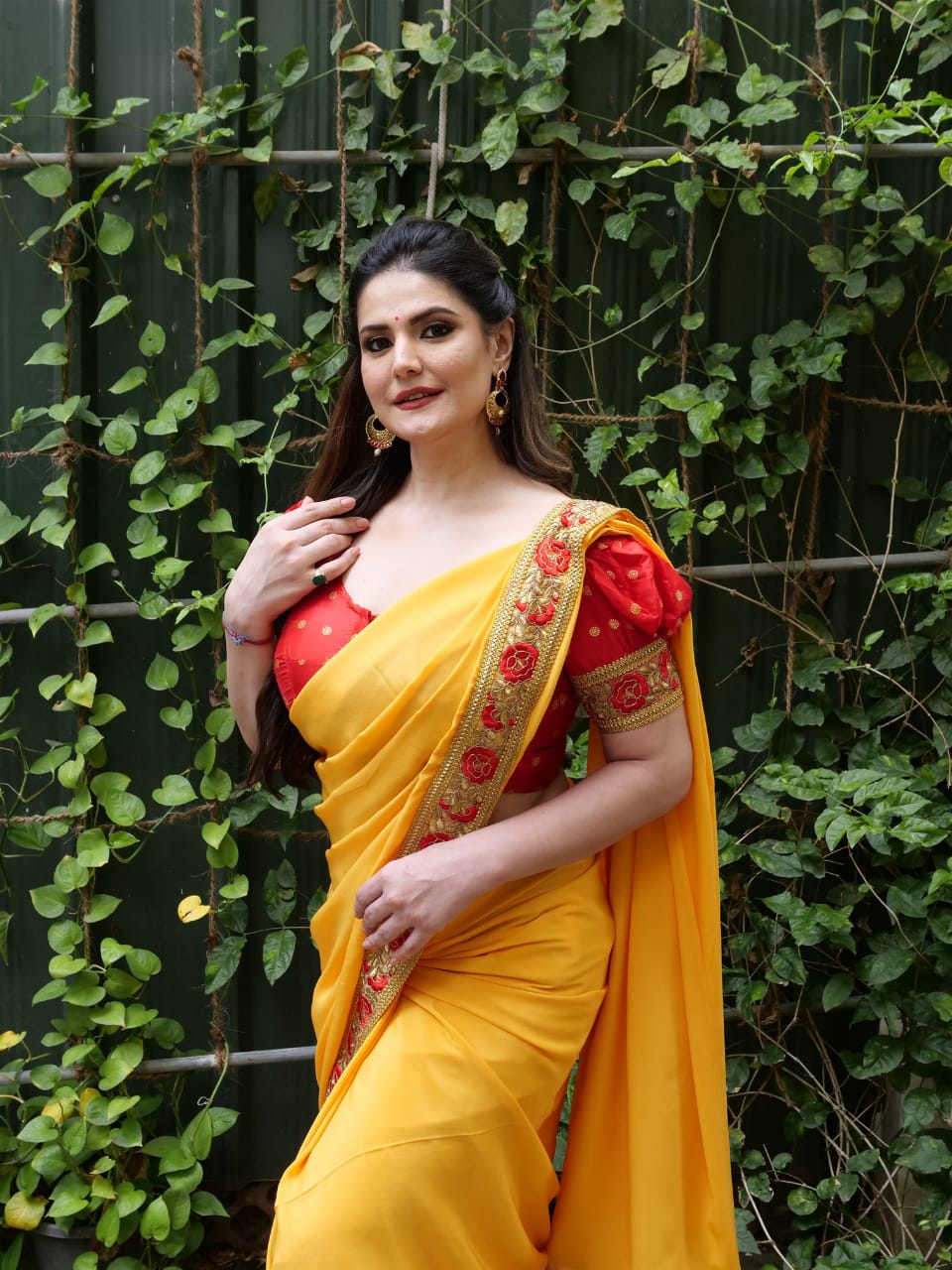 ஹாலிவுட் நடிகை ஜெரின் கான் இரட்டை வேடங்களில் நடிக்கும் ” நாக பைரவா “