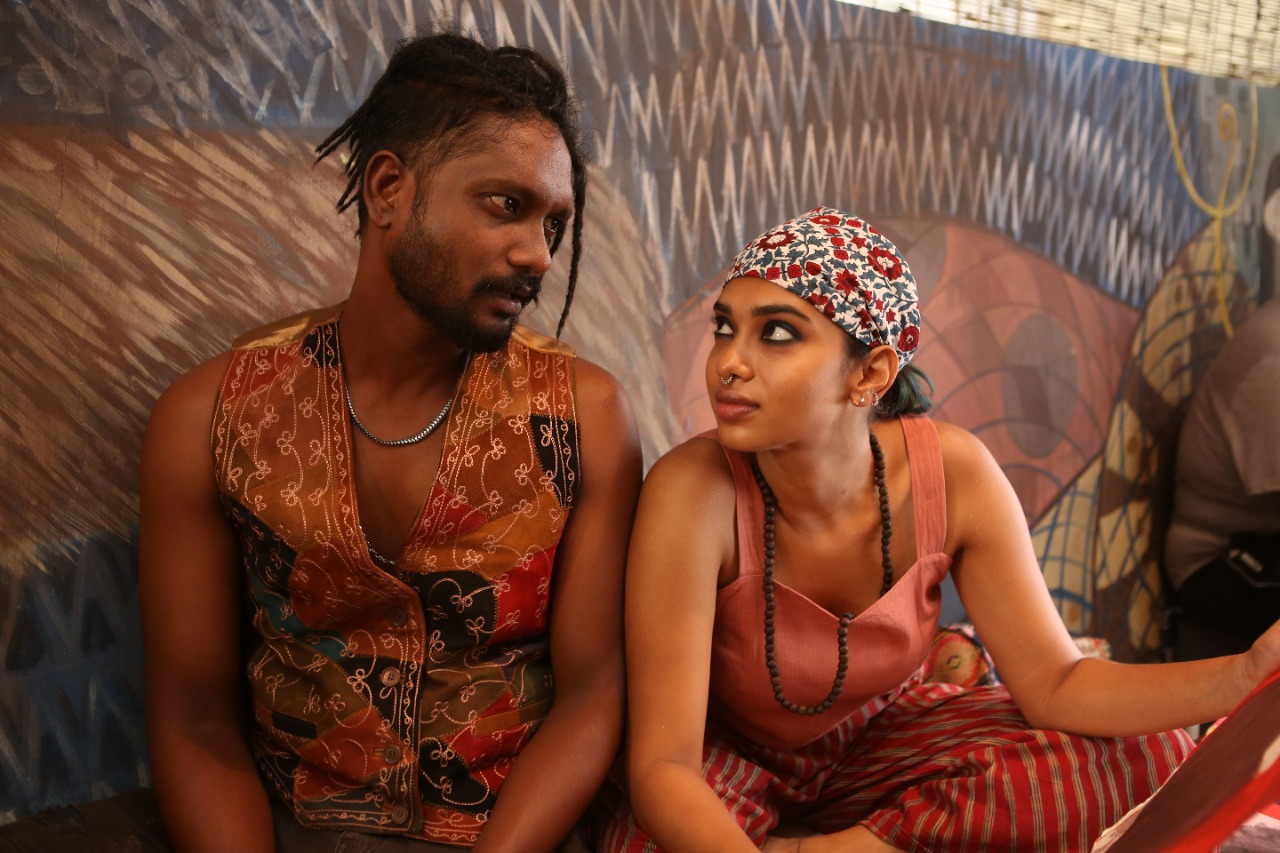 காதலைப் பற்றி விவாதிக்கும் படம் “நட்சத்திரம் நகர்கிறது”