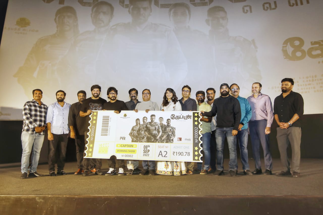 “அழகான காதல் கதை  உள்ள ஆக்ஷன் படம் ‘கேப்டன்'” – நாயகன் ஆர்யா