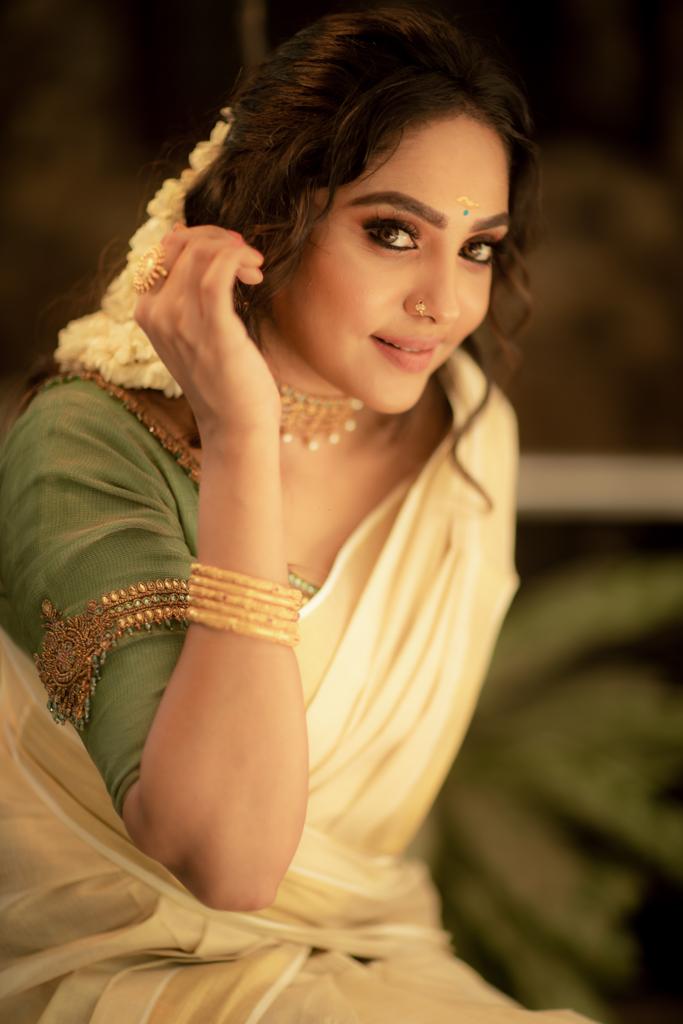 Actor Smruthi Venkat Images!