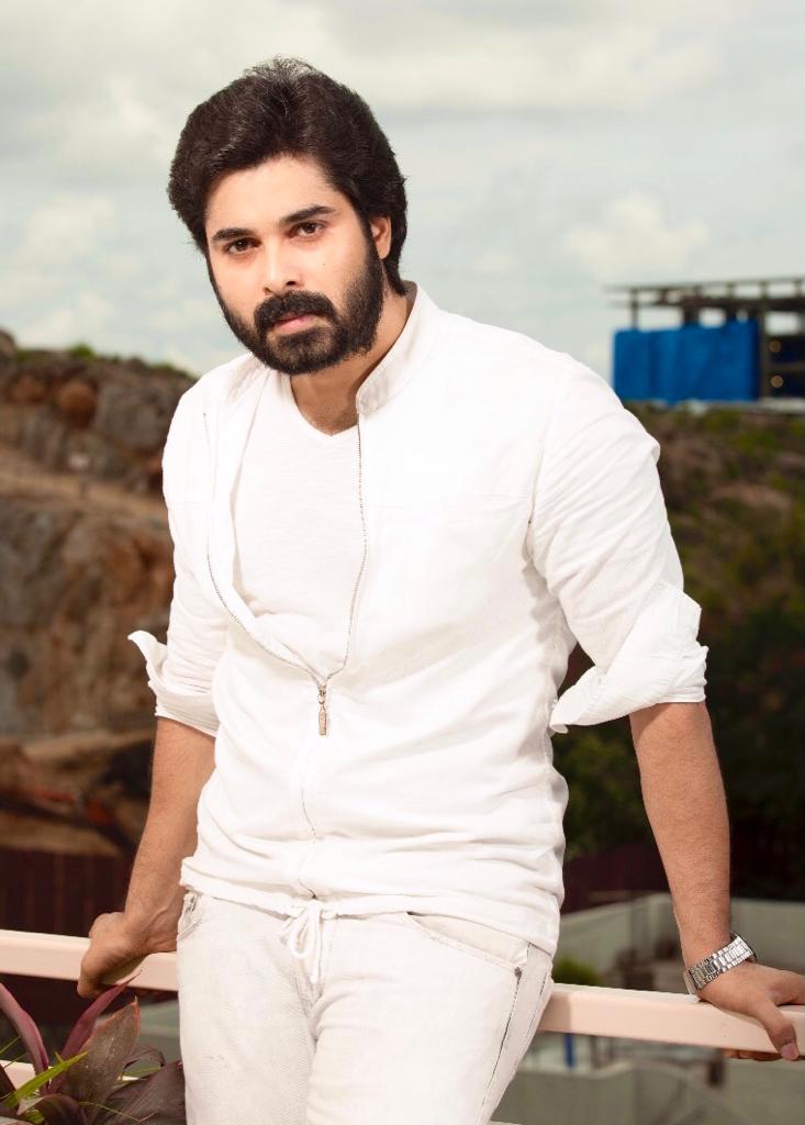 சுதந்திர போராட்ட வீரர்களின் கதையில் நடிக்கும் சேத்தன் சீனு