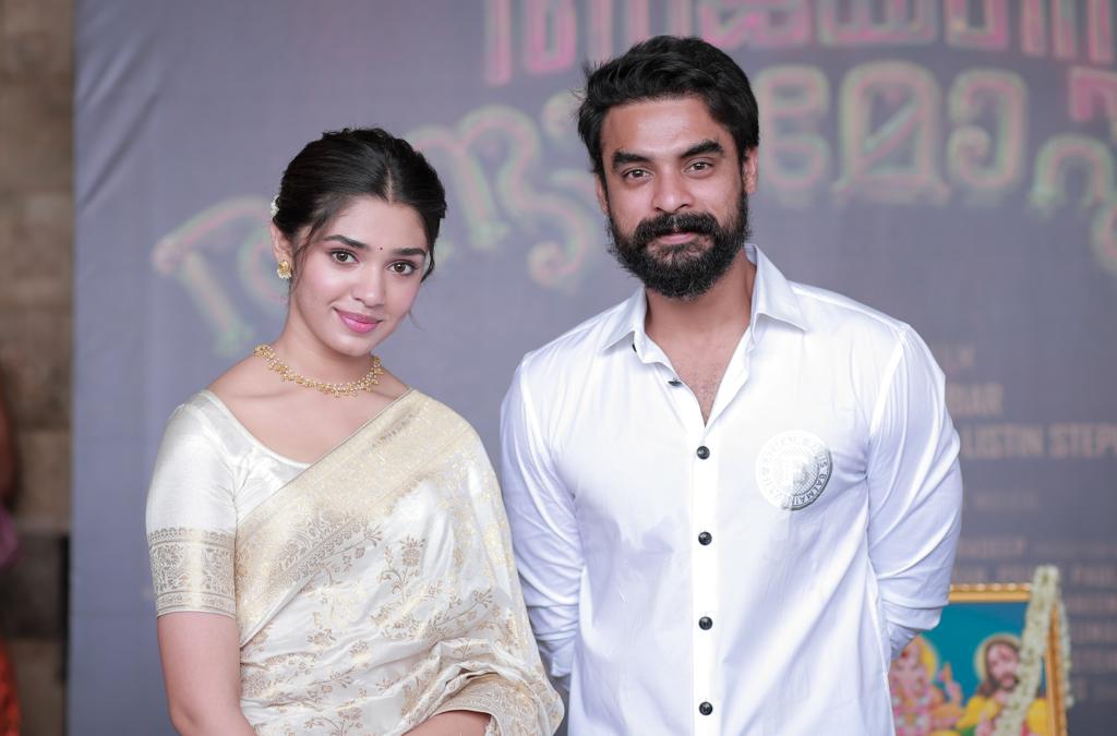 டோவினோ தாமஸ் மூன்று வேடங்களில் நடிக்கும் பான் இந்திய திரைப்படம் “அஜயந்தே ரண்டம் மோஷனம்”