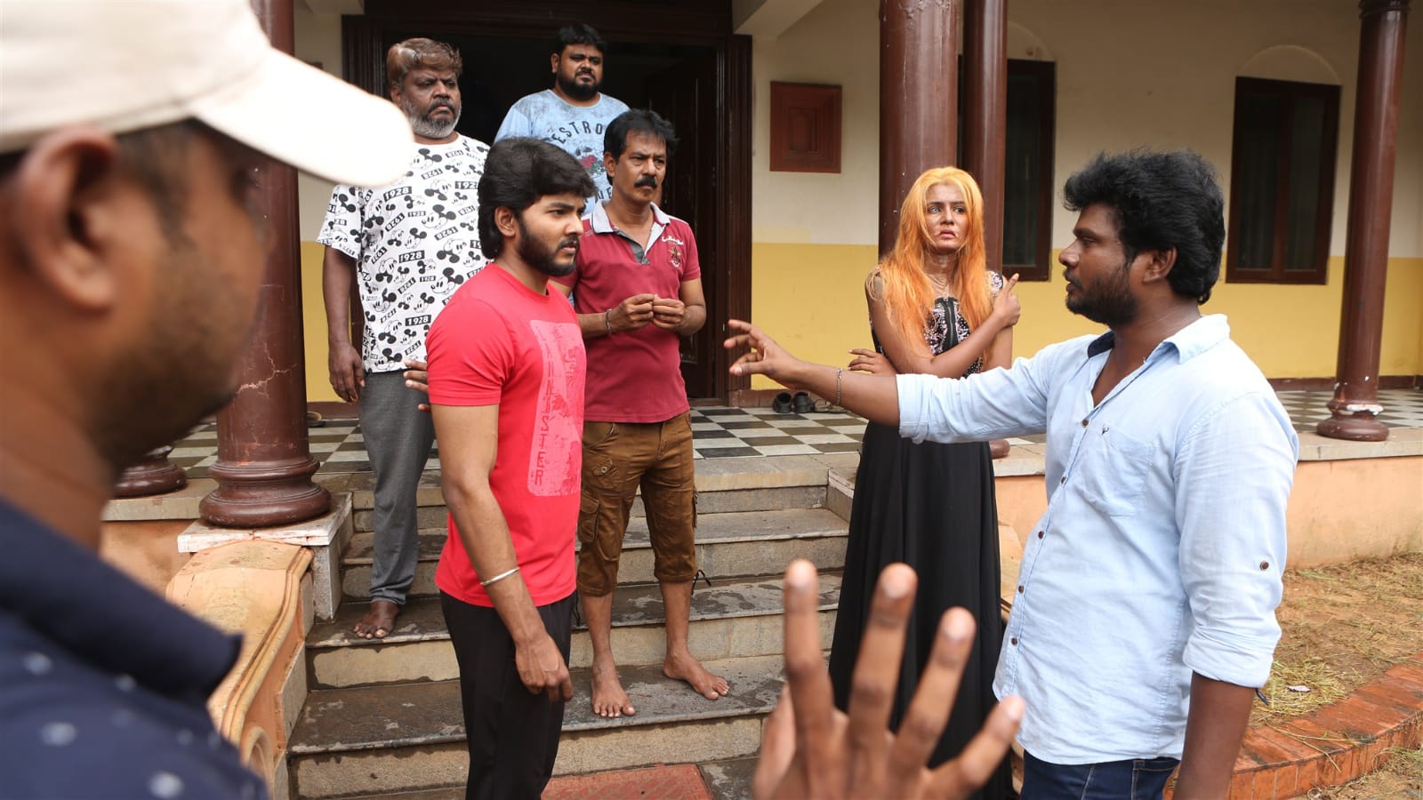 டிக்கெட் விலையில் தள்ளுபடி ” பேய காணோம் ” படக்குழுவினர் அதிரடி!