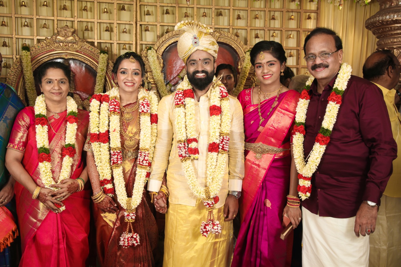 தயாரிப்பாளர் டாக்டர் G. தனஞ்ஜெயன் அவர்களின் மகள் ரேவதி- அபிஷேக் திருமணத்திற்கு 100க்கும் மேற்பட்ட தமிழ் திரைப்பட பிரபலங்கள் நேரில் வாழ்த்து!