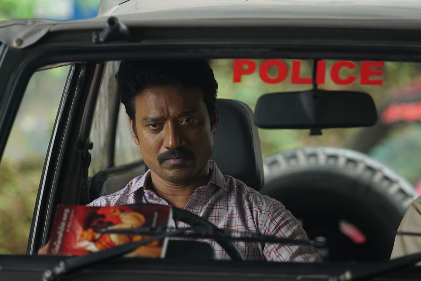 ரசிகர்கள், விமர்சகர்களின் பாராட்டுகளைக் குவித்து வரும் எஸ். ஜே. சூர்யாவின் ‘வதந்தி’!