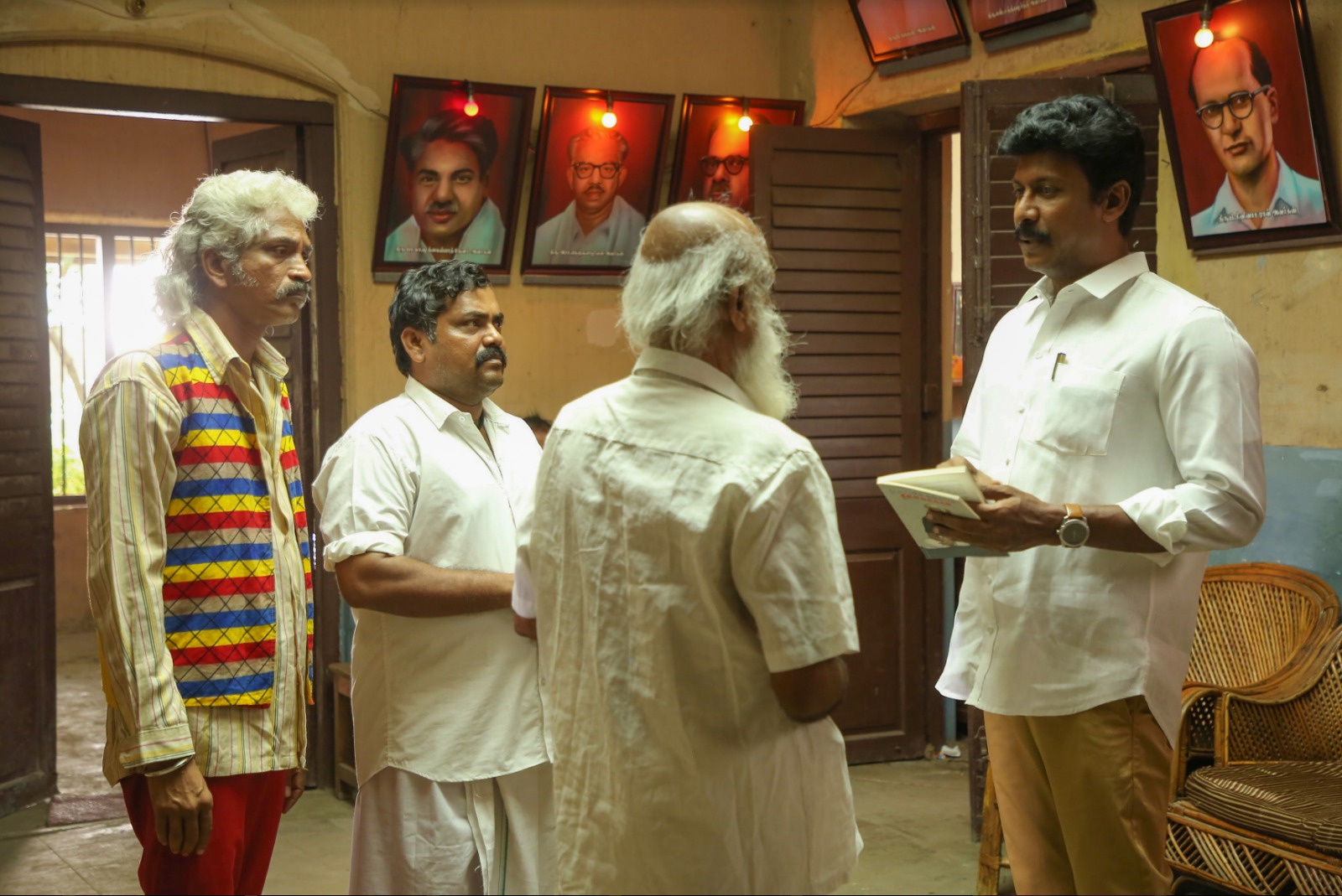 சர்ச்சையாகும் “உருட்டு” “உருட்டு” பாடல்!