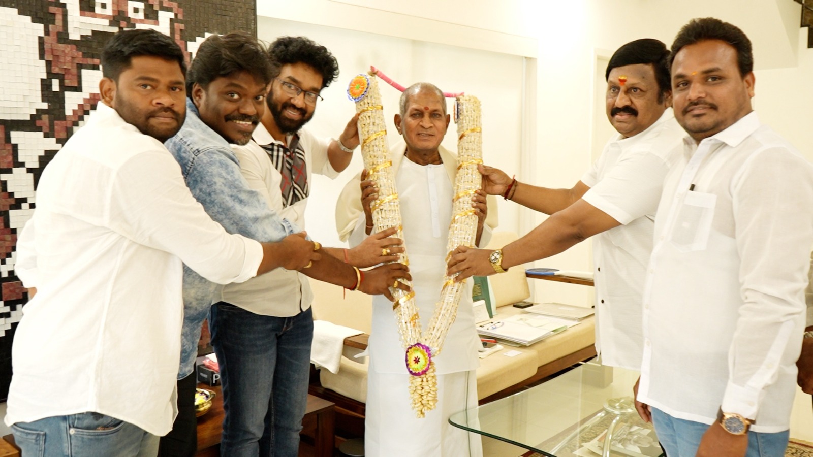 “ராமராஜனை வித்தியாசமாக காட்டியுள்ளீர்கள்” ; சாமானியன் குழுவை பாராட்டிய இளையராஜா