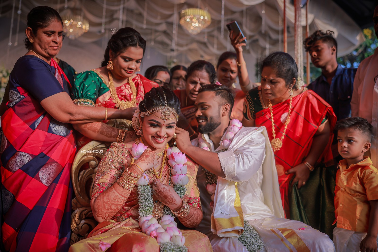 கோலாகலமாக நடைபெற்ற யூடியூப் பிரபலம், இயக்குநர் விஜயின் திருமணம்!