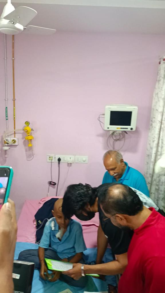 நோயினால் பாதிக்கப்பட்ட குழந்தையின் ஆசையை நிறைவேற்றிய நடிகர் சுதீப் !