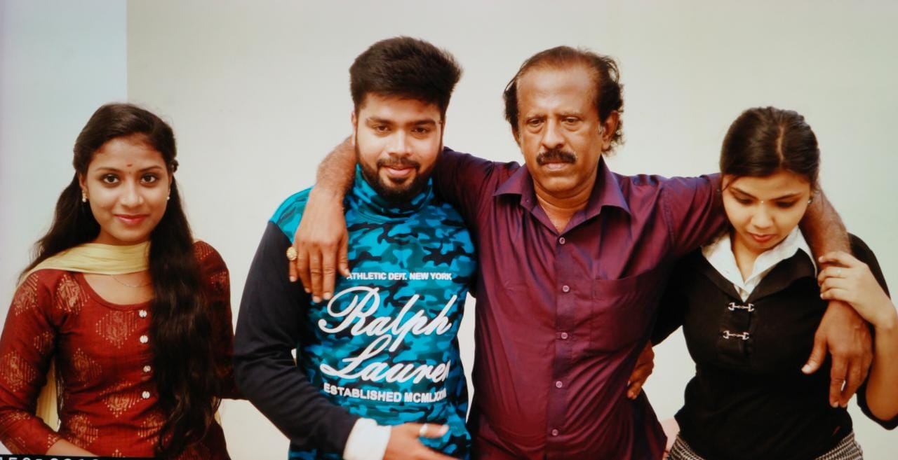 படம் பார்க்கும் ஏழு ரசிகர்களுக்கு தங்க மோதிரம்!