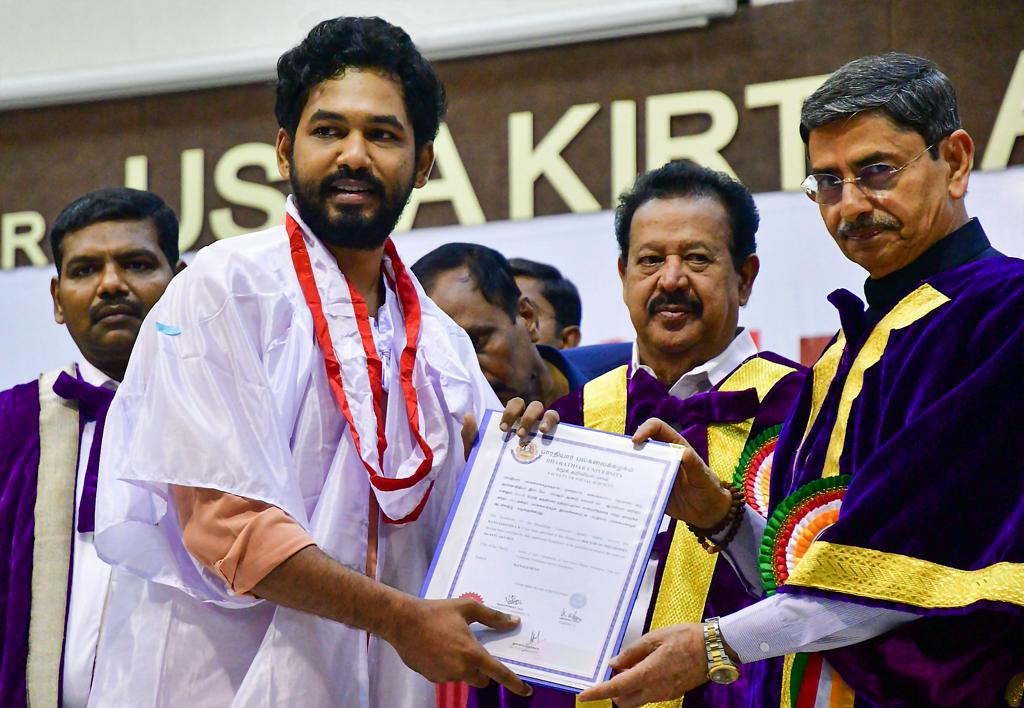 டாக்டர் பட்டம் பெற்ற ஹிப்ஹாப் தமிழா ஆதி
