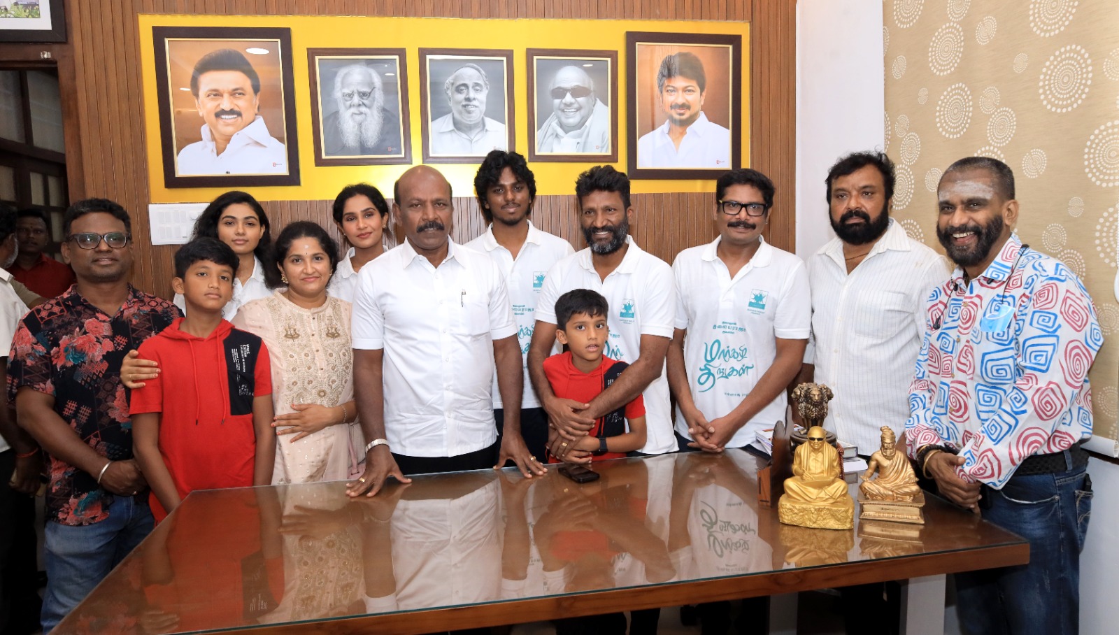 உடல் உறுப்புகளை தானம் செய்ய உறுதி அளித்துள்ள ‘மார்கழி திங்கள்’ படக்குழுவினர்!