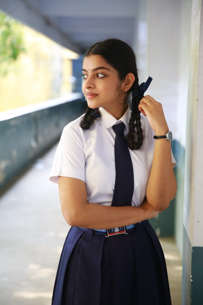 பள்ளிப் பருவத்தில் உருவாகும் முதல் காதலை மையமாக வைத்து உருவான”நினைவெல்லாம் நீயாடா”!