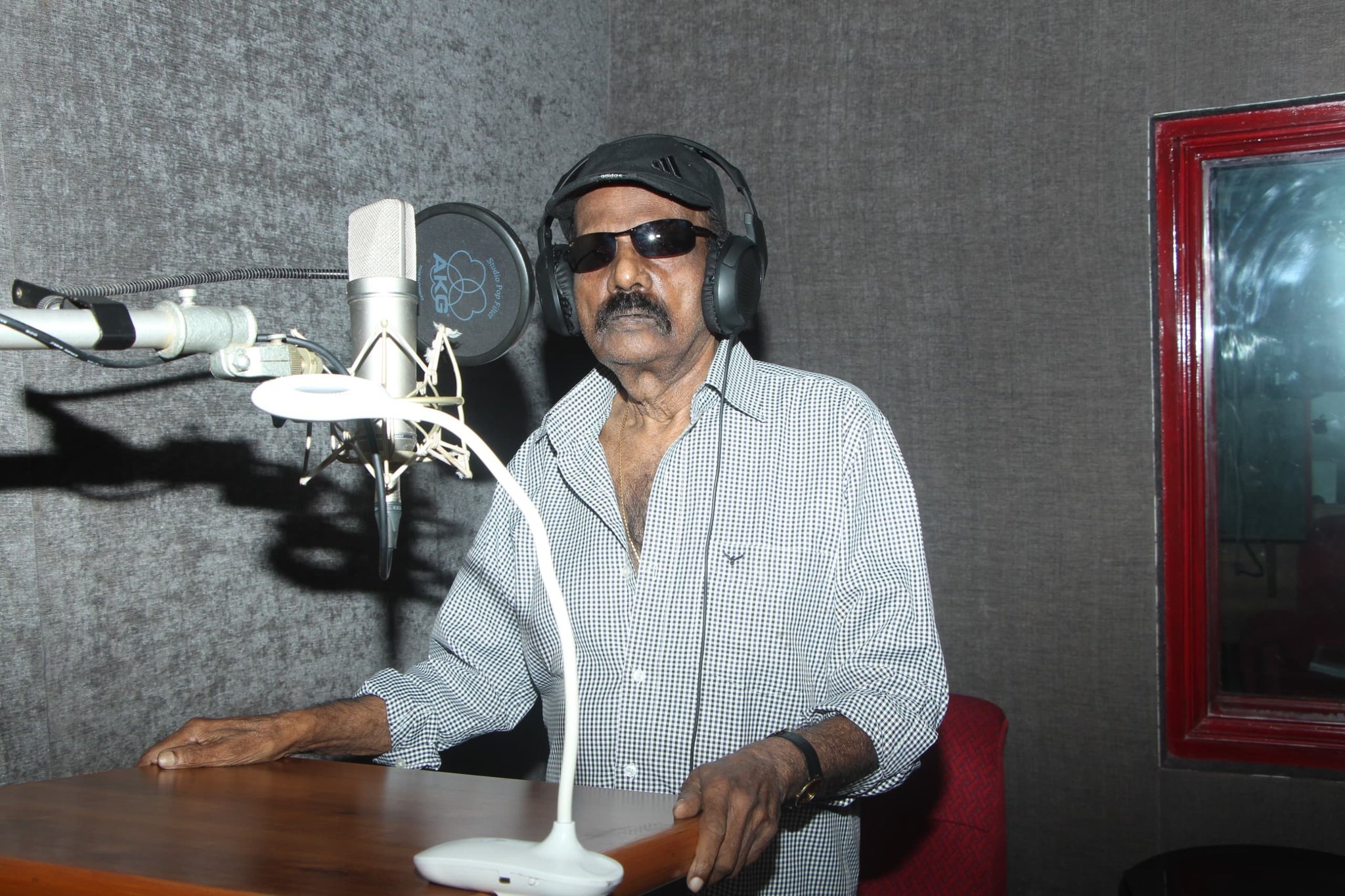 ஒத்த ஓட்டு முத்தையா’ திரைப்படத்திற்காக தொடர்ந்து எட்டு மணி நேரம் டப்பிங் பேசிய கவுண்டமணி!