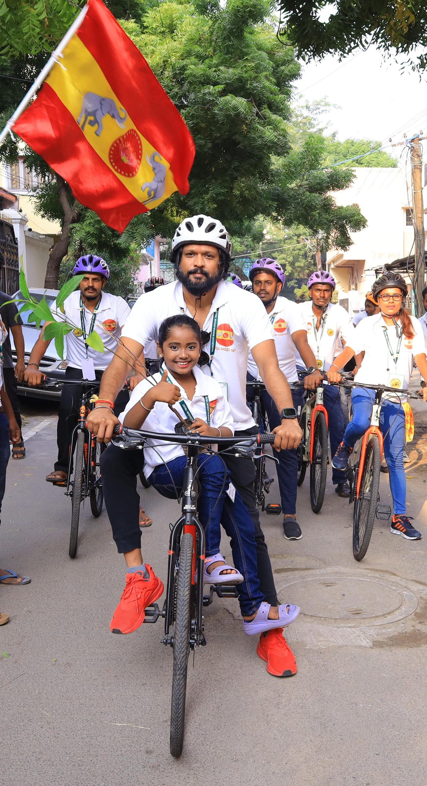 விஜய்யின் த.வெ.க. மாநாட்டுக்கு சைக்கிளில் செல்லும் நடிகர் சௌந்தரராஜா!