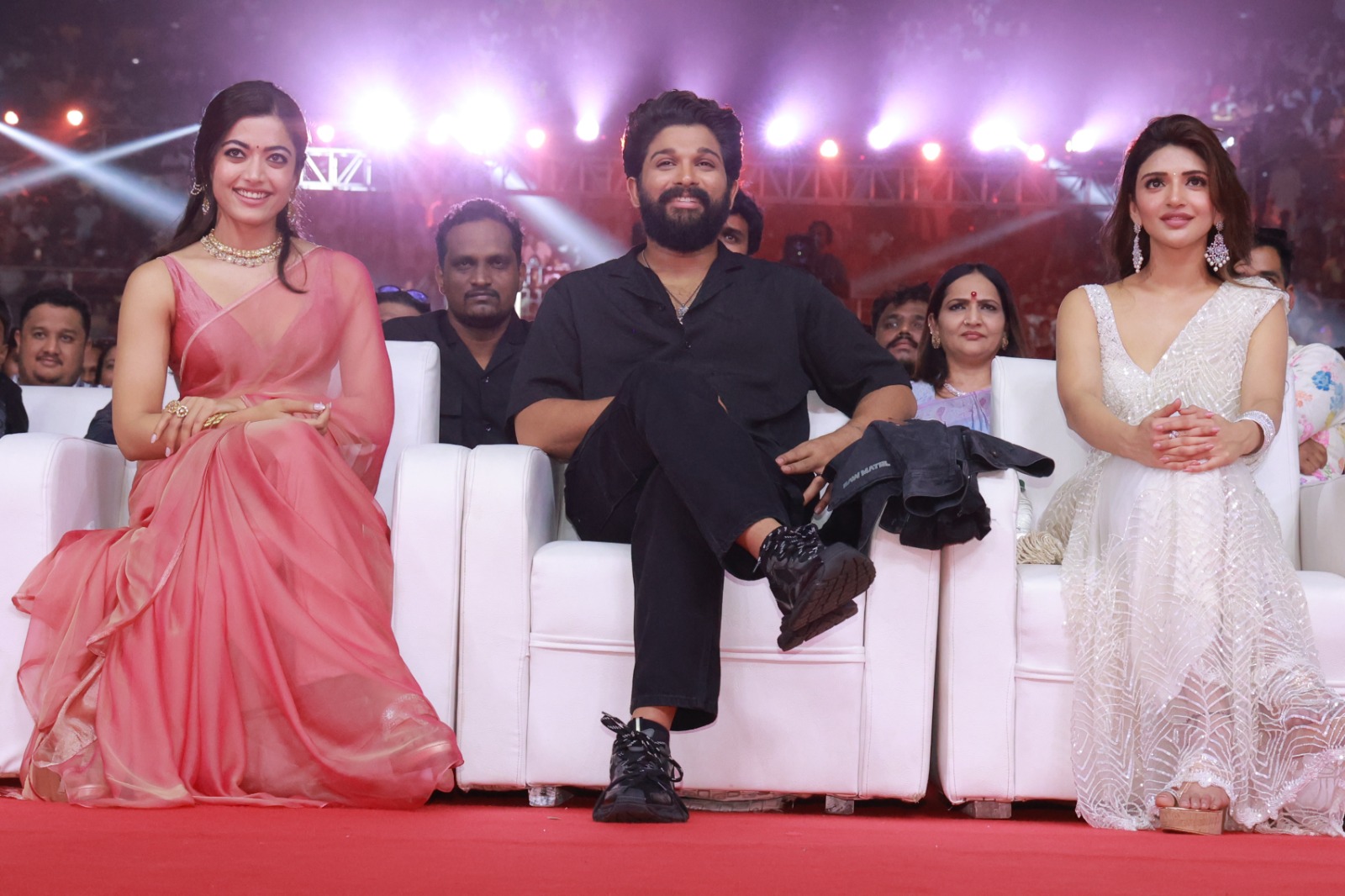 ‘புஷ்பா 2’ டிரெய்லர் வெளியீட்டு விழாவில் தமிழில் பேசி அசத்திய அல்லு அர்ஜுன்!