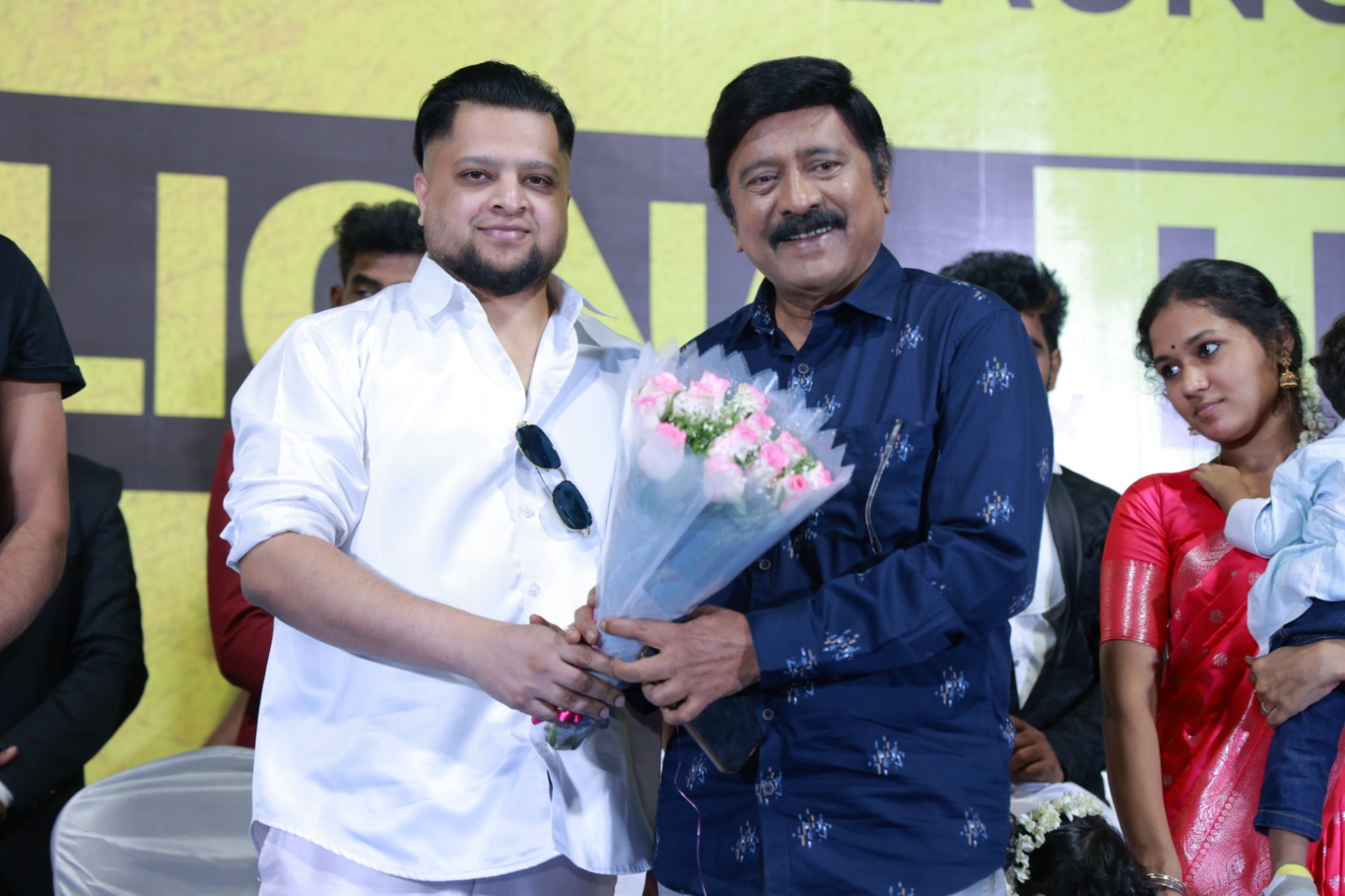 “விஜய்க்கு விருது வழங்குவேன்” _தயாரிப்பாளர் ஜான் அமலன்!