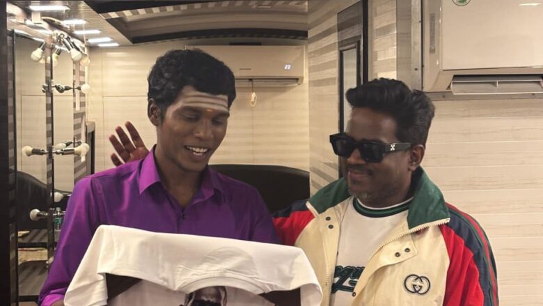 பாடகர் சரணுக்கு, இளையராஜா டீசர்டை பரிசளித்த யுவன்சங்கர் ராஜா !