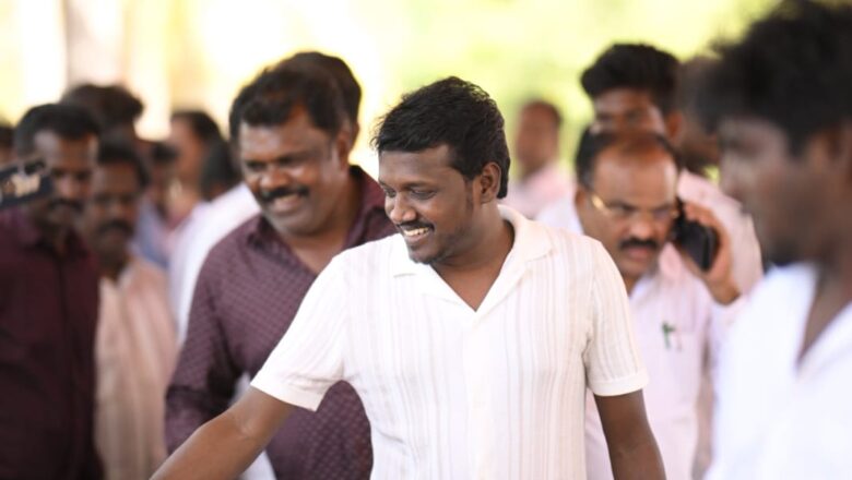 விருந்து வைத்து பைசன் படத்தின் வெற்றியை ஊர் மக்களோடு கொண்டாடிய இயக்குனர் மாரிசெல்வராஜ்!