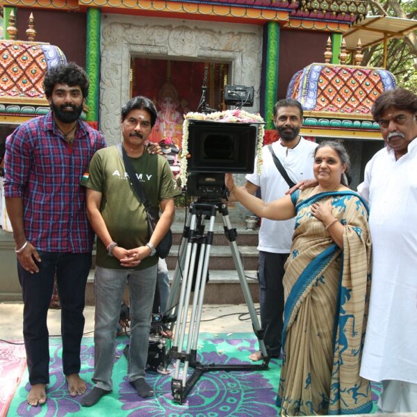 கோலாகலமாக பூஜையுடன் துவங்கிய ‘பீட்சா பாய்ஸ்’ திரைப்படம்!