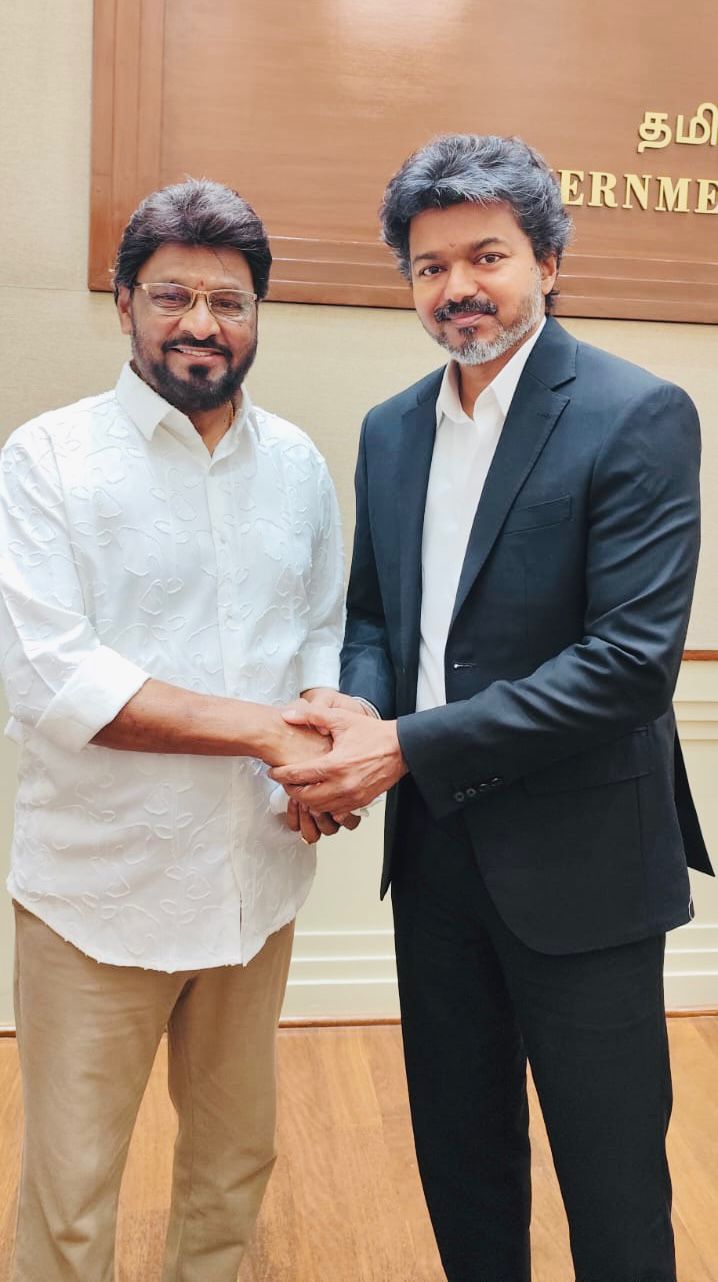 முதல்வரை சந்தித்த திரைப்பட எழுத்தாளர்கள் சங்கத்தினர்!