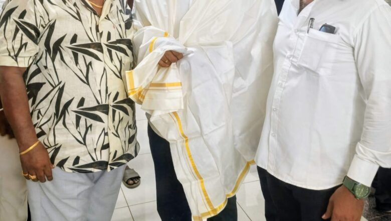 அமைச்சரைப் புகழும் திரைப்பட இயக்குனர்!