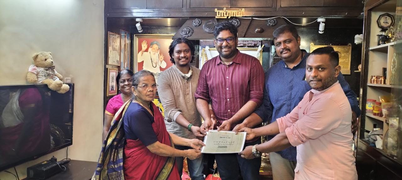 எழுத்தாளர் பாலகுமாரனுக்கு அங்கீகாரம் அளித்த ‘பயணிகள் கவனிக்கவும்’ படக்குழுவினர்!